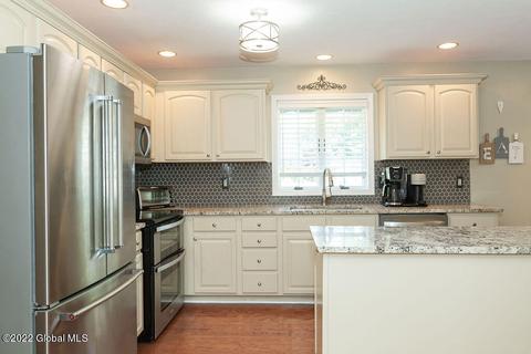 33 Squire Rd, Schenectady, NY 12304 photo 7