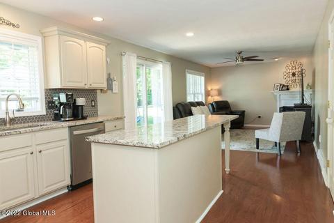 33 Squire Rd, Schenectady, NY 12304 photo 5