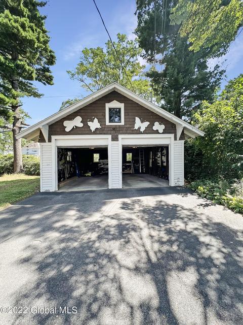 28 Eastholm Rd, Schenectady, NY 12304 photo 3