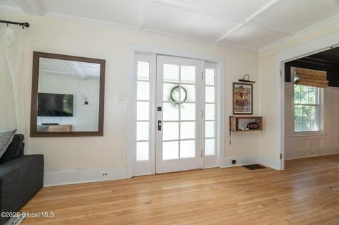 71 Eastholm Rd, Schenectady, NY 12304 photo 3