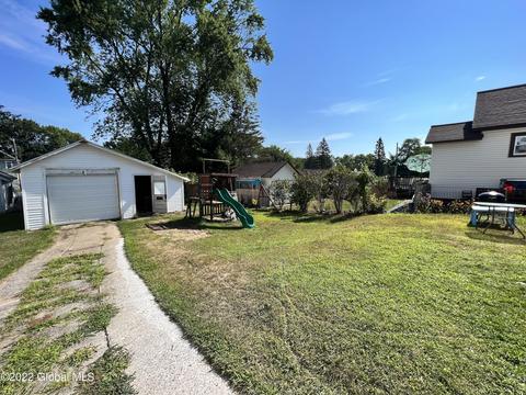 63 Pershing Dr, Schenectady, NY 12302 photo 2