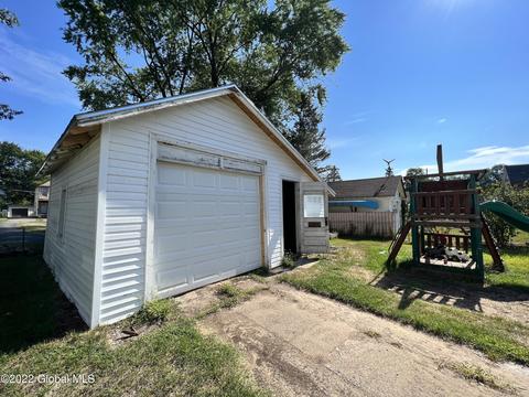 63 Pershing Dr, Schenectady, NY 12302 photo 13