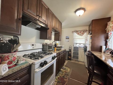 2902 Coniston Rd, Schenectady, NY 12304 photo 4