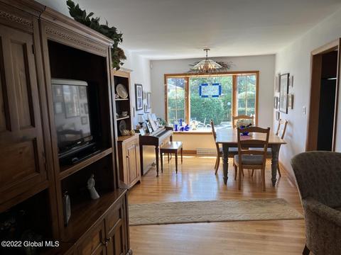 9 Bertone Dr, Schenectady, NY 12306 photo 8