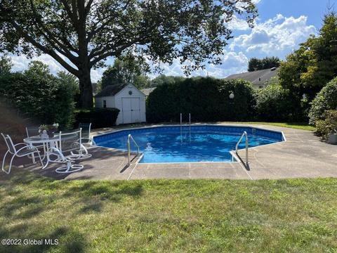 9 Bertone Dr, Schenectady, NY 12306 photo 3
