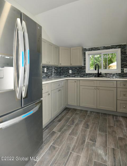 4 Harvard St, Schenectady, NY 12304 photo 6