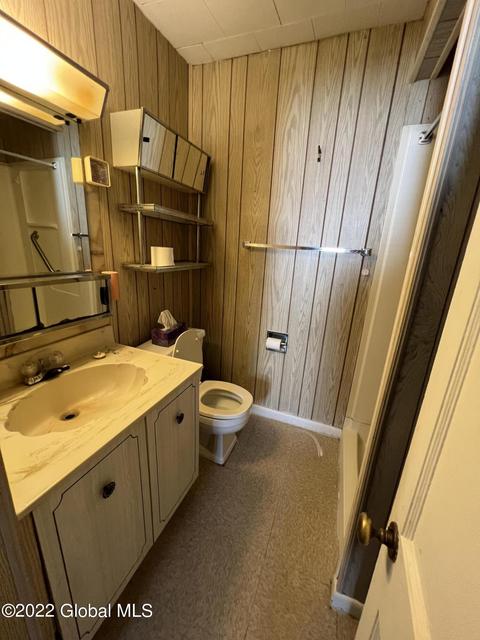 27 Champlain Ave, Whitehall, NY 12887 photo 11
