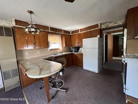 27 Champlain Ave, Whitehall, NY 12887 photo 4