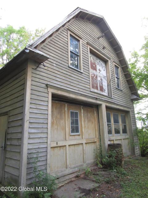 662 E Main St, Cobleskill, NY 12043 photo 2
