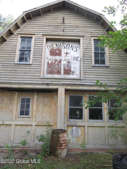 662 E Main St, Cobleskill, NY 12043 photo 3