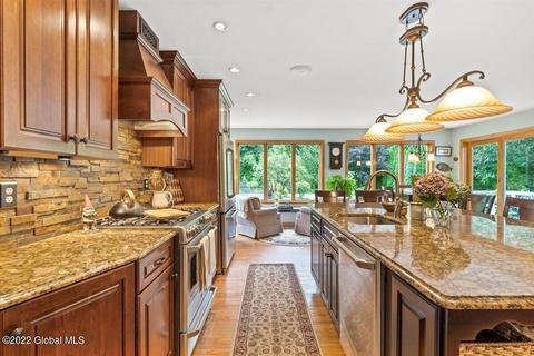 72 Deer Run Holw, Halfmoon, NY 12065 photo 9