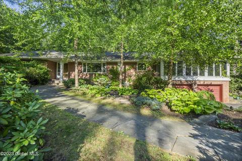 33 Upper Font Grove Rd, Slingerlands, NY 12159