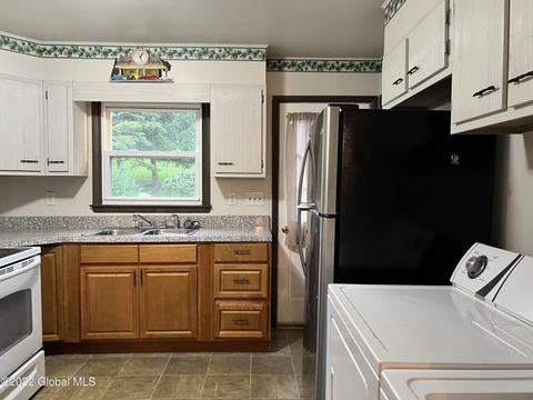 34 Lakeside Dr, Castleton On Hudson, NY 12033 photo 4
