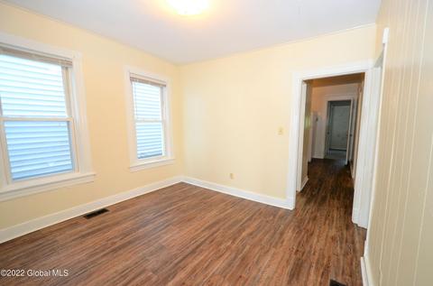 532 Lang St, Schenectady, NY 12308 photo 3