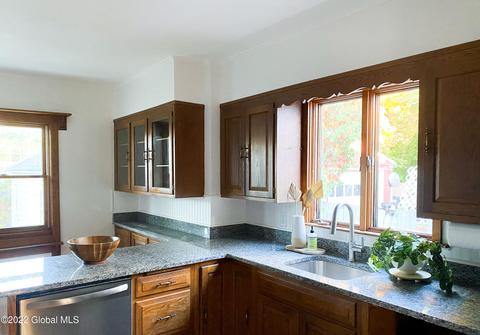 845 Curry Rd, Schenectady, NY 12306 photo 10