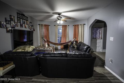 815 Hampton Ave, Schenectady, NY 12309 photo 3