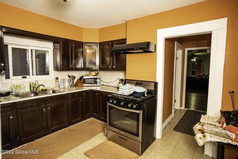 815 Hampton Ave, Schenectady, NY 12309 photo 4