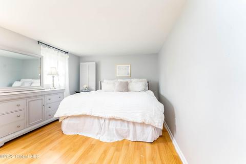 11 St Thomas Ln, Schenectady, NY 12304 photo 8
