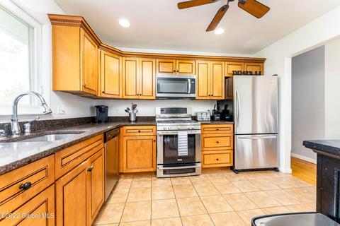 11 St Thomas Ln, Schenectady, NY 12304 photo 4