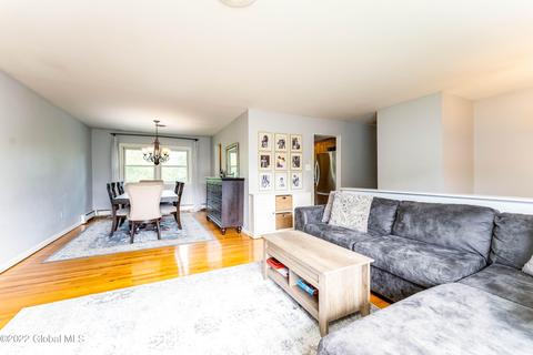 11 St Thomas Ln, Schenectady, NY 12304 photo 5