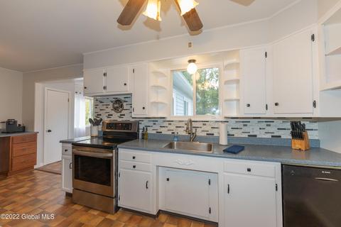 10 Greenock Rd, Delmar, NY 12054 photo 17