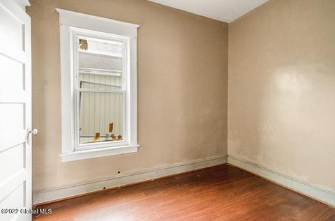 1560 Becker St, Schenectady, NY 12304 photo 8