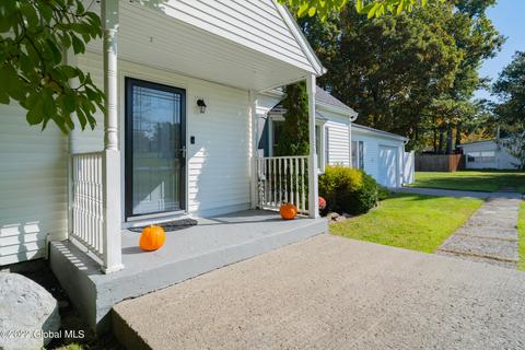 31 Clapper Rd, Selkirk, NY 12158 photo 4