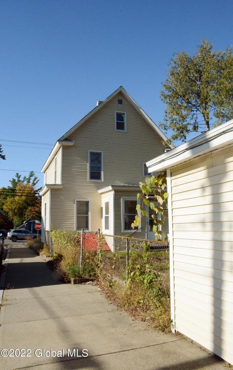 1533 State St, Schenectady, NY 12304 photo 3