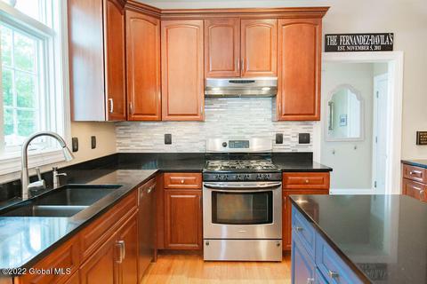 20 Devonshire Way, Clifton Park, NY 12065 photo 23
