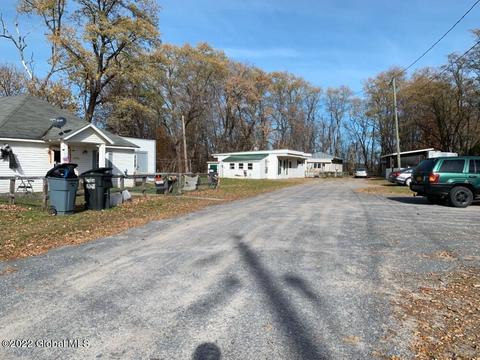 1 Hamilton Ter Ter, Keeseville, NY 12944
