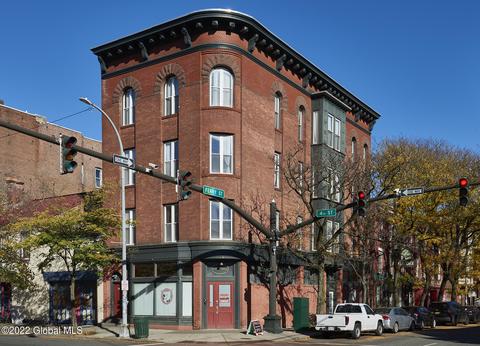 156 4th St, Troy, NY 12180
