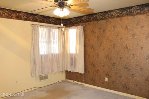 112 Pinehurst Pl, Schenectady, NY 12304 photo 9