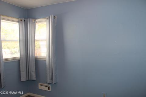 112 Pinehurst Pl, Schenectady, NY 12304 photo 8