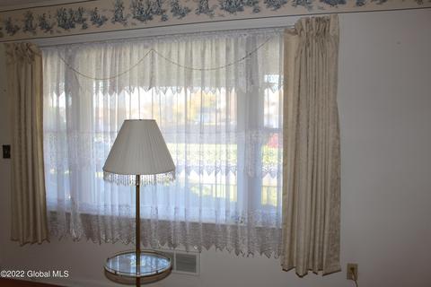 112 Pinehurst Pl, Schenectady, NY 12304 photo 3