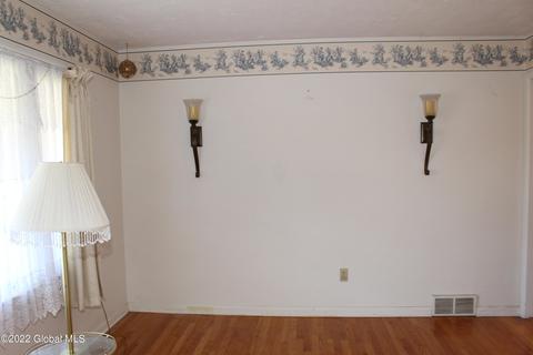 112 Pinehurst Pl, Schenectady, NY 12304 photo 4
