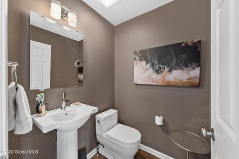 86 Killarney Dr, Schenectady, NY 12309 photo 13