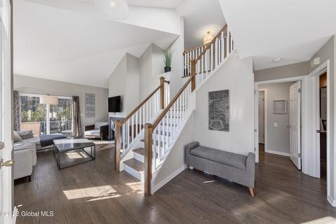 86 Killarney Dr, Schenectady, NY 12309 photo 3