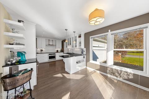 86 Killarney Dr, Schenectady, NY 12309 photo 9
