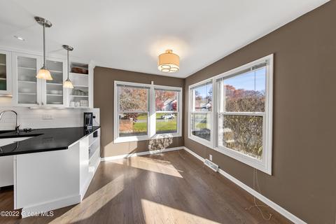 86 Killarney Dr, Schenectady, NY 12309 photo 8