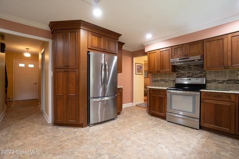 1041 Manas Dr, Schenectady, NY 12303 photo 11