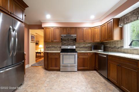 1041 Manas Dr, Schenectady, NY 12303 photo 10