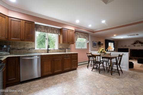 1041 Manas Dr, Schenectady, NY 12303 photo 8