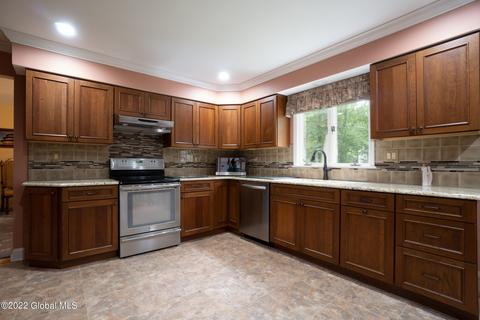 1041 Manas Dr, Schenectady, NY 12303 photo 9
