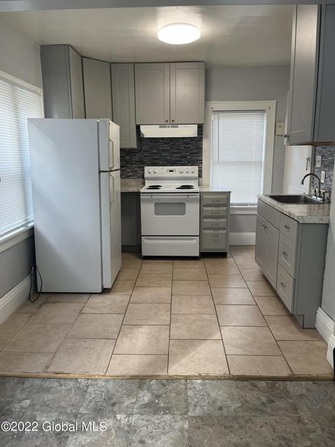 22 Myrtle Ave, Schenectady, NY 12304 photo 3