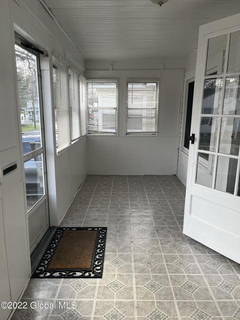 22 Myrtle Ave, Schenectady, NY 12304 photo 8