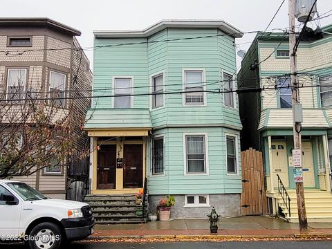 27 Irving St, Albany, NY 12202