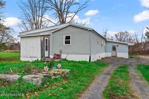 104 Independence Ln, Hannacroix, NY 12087
