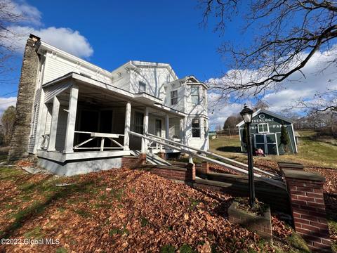 11 Schoolhouse Rd, Shushan, NY 12873