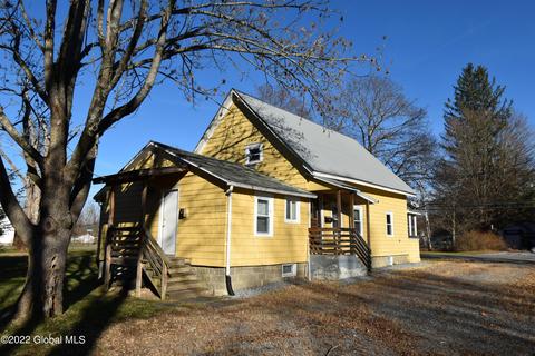 25 N Park St, Cambridge, NY 12816