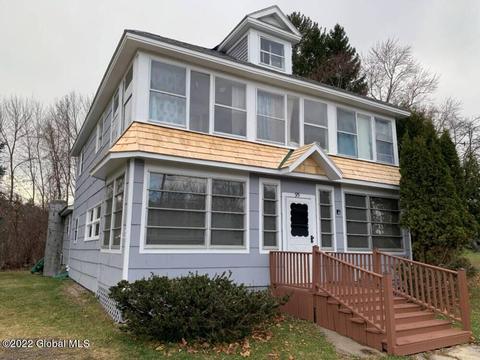 95 Champlain Ave, Westport, NY 12993